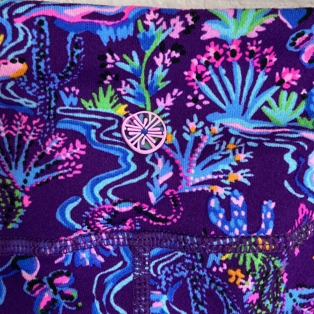 LILLY Pulitzer weekender his rise legging purple berry colony print size XS - Picture 3 of 3